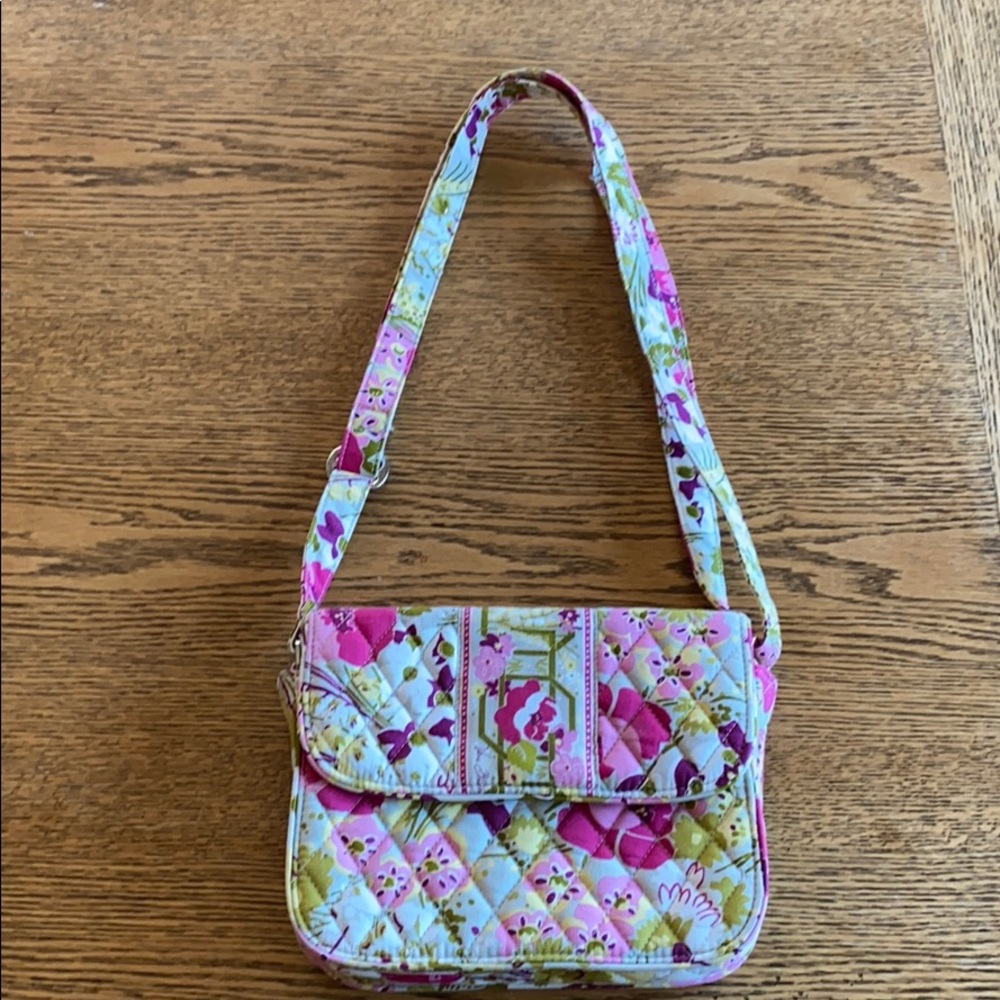 Vera Bradley purse with adjustable strap.